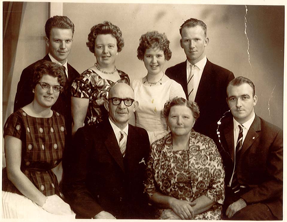 ale maring en knelske hofman en kinderen on 11 May 1940.